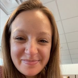 Meet your Posher, Caitlin